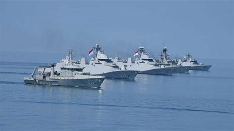 jumlah kapal perang indonesia  Semua kapal perang TNI Angkatan Laut didahului dengan inisial KRI yang berarti Kapal Perang Republik Indonesia